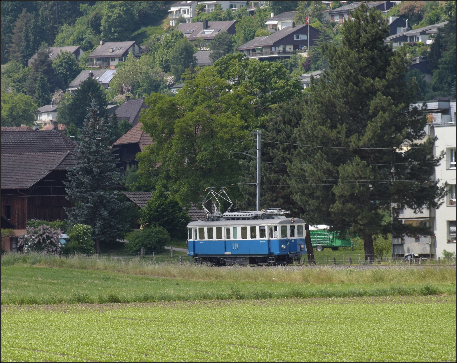 Das Blaue Bähnli VBW BDe 4/4 36 auf der falschen Strecke nach Worb. Stettlen, Juni 2023.