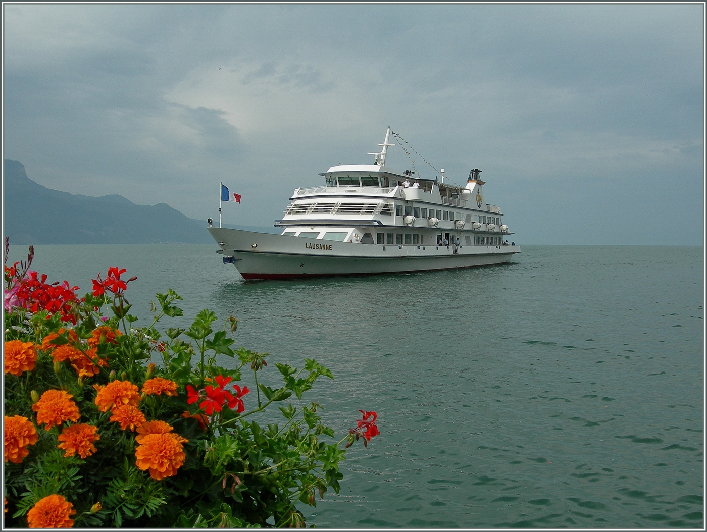 Das CGN Motorschiff  Lausanne  ist auf dem Genfersee unterwegs.

28. Juli 2012