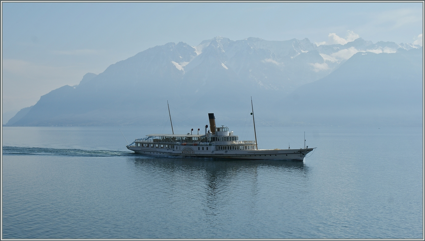 Das Dampfschiff  Montreux  ist auf dem östlichen Genfersee unterwegs. 

20. März 2012