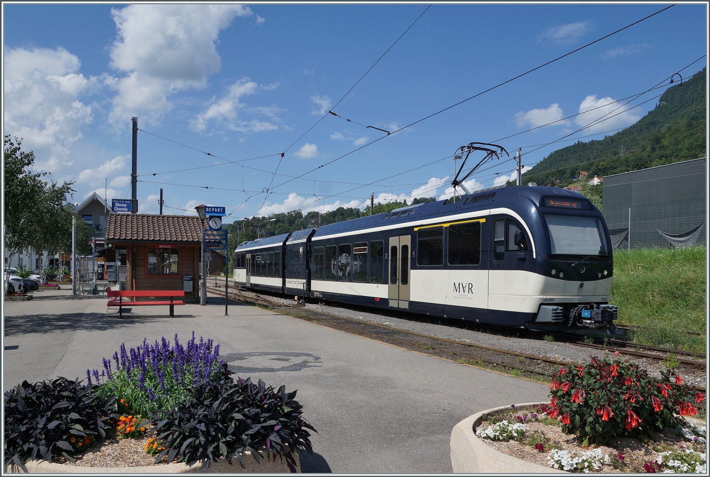 Der CEV MVR ABeh 2/6 7503  Blonay-Chamby  steht in Blonay beim Blonay-Chamby Museumsbahnhof. 

1. Aug. 2024