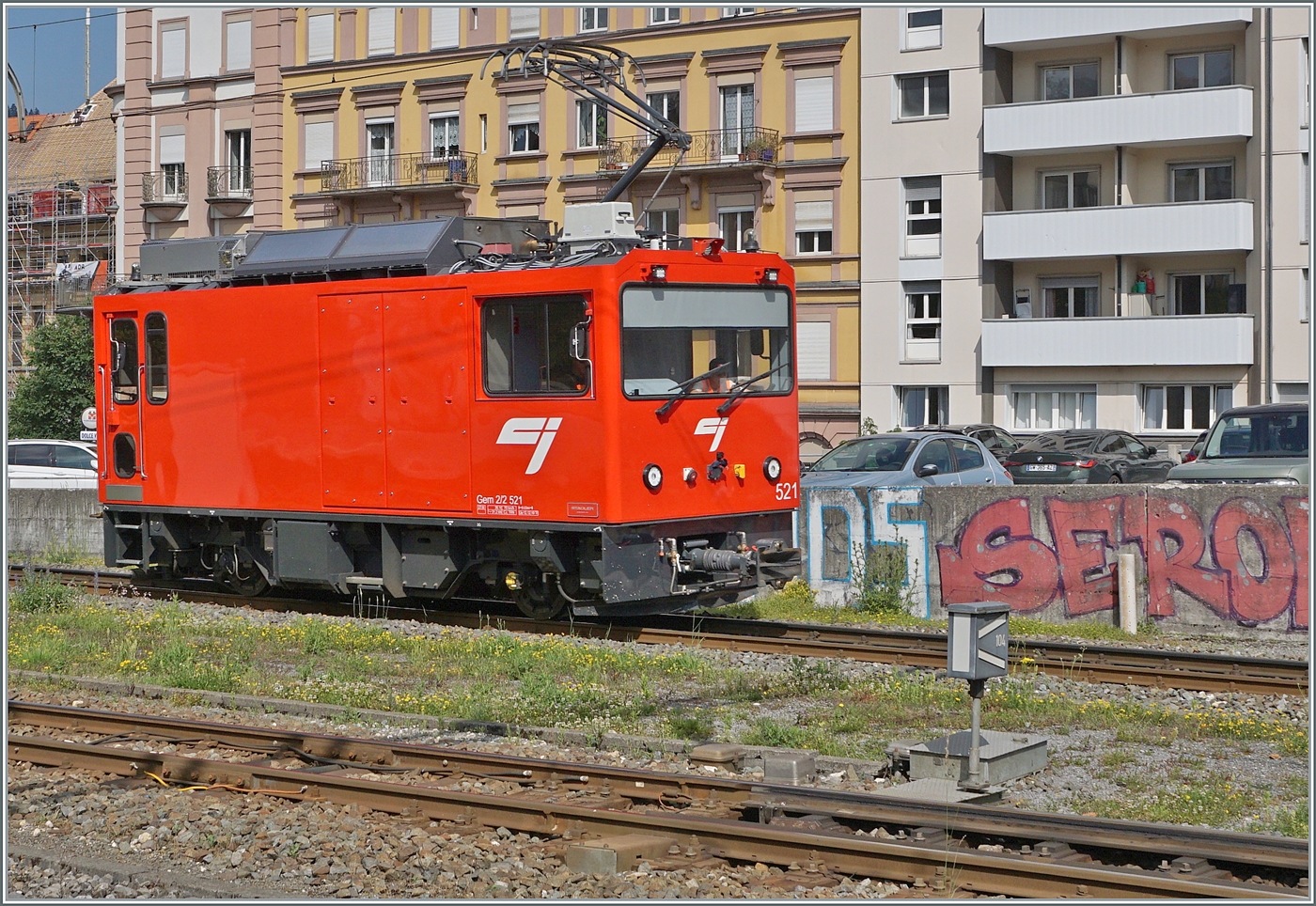 Der CJ Gem 2/2 521 verlässt La Chaux-de-Fonds in Richtung Le Noirmont. 

26. Juni 2024