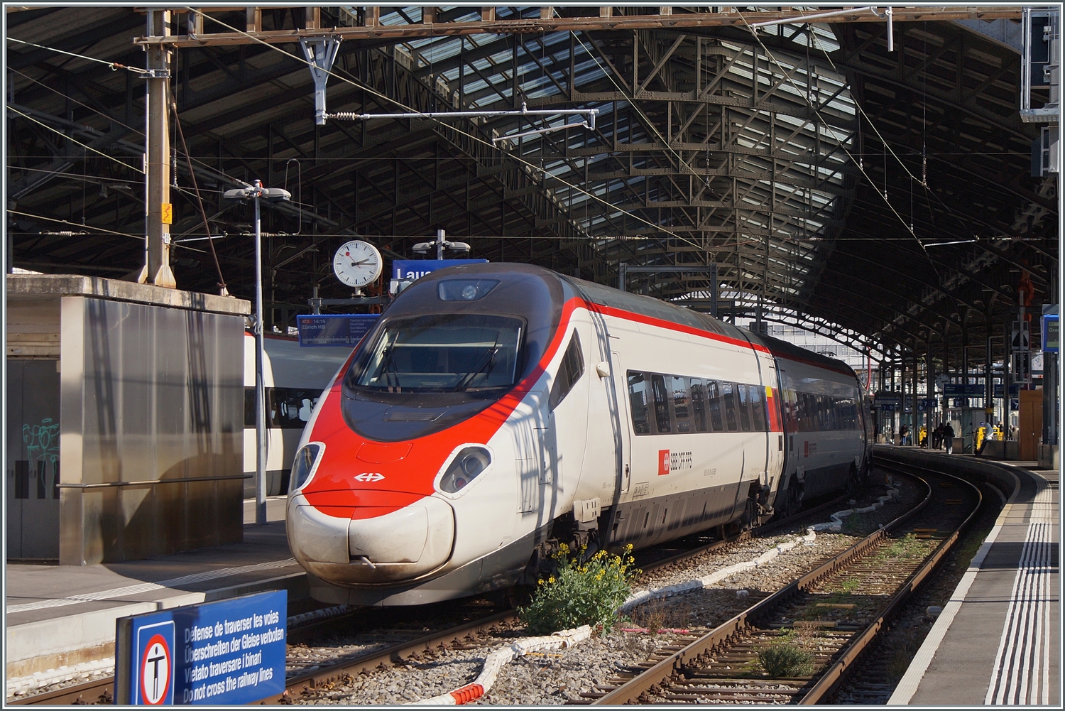 Der SBB ETR 610 005 ist als EC 39 von Genève nach Milano unterwegs und erreicht Lausanne.

7. März 2024
