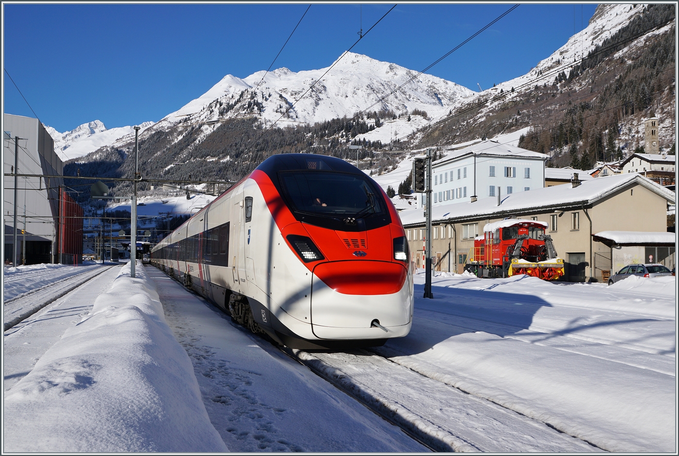 Der SBB RABe 501 002  Aargau  ist als EC 10013 von Zürich nach Milano Centrale in Airolo unterwegs ist. 

21. Jan. 2025
