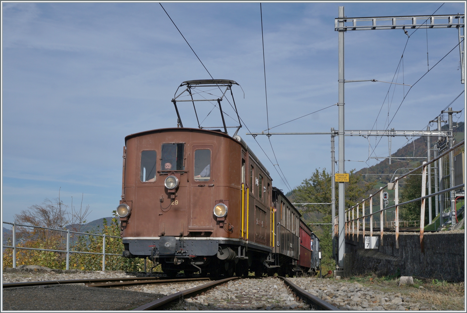 Die BOB HGe 3/3 29 der Blonay-Chamby Bahn erreicht Chamby. 

30. Okt. 2022
