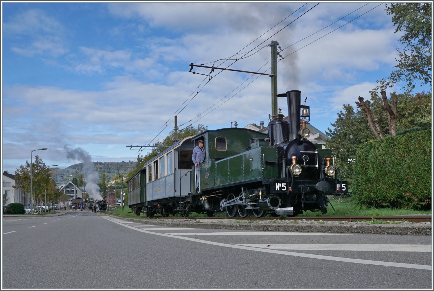 Die LEB 3/3 N° 5 (Baujahr 1890) der Blonay-Chamby Bahn bei Blonay.

28. Okt. 2023