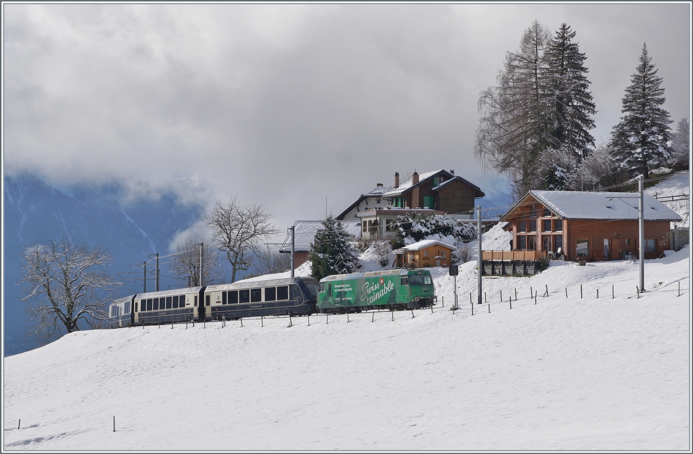 Die MOB Ge 4/4 8004  Trainable  ist mit ihrem GoldenPass Express von Montreux nach Interlaken Ost unterwegs und konnte bei Les Avants fotografiert werden.
Die Ge 4/4 8004 zeiht den GPX bis Zweisimmen, wo dann für die Weiterfahrt auf der Normalspur eine BLS Re 465 die Schmalspurlok ablöst. 

3. Jan. 2025

