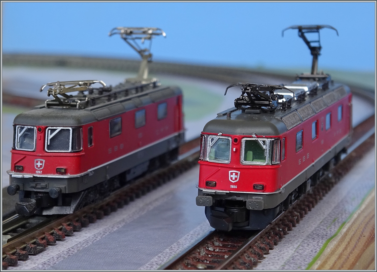 Die SBB Re 6/6 11666 Stein am Rhein von Märklin mini club. Wer dachte, es werde eine  verlängerte  Re 4/4 II, der wurde possitiv überrascht: Da entstand eine völlig neue, wunderschöne kräftige Lok! 

27. April 2024