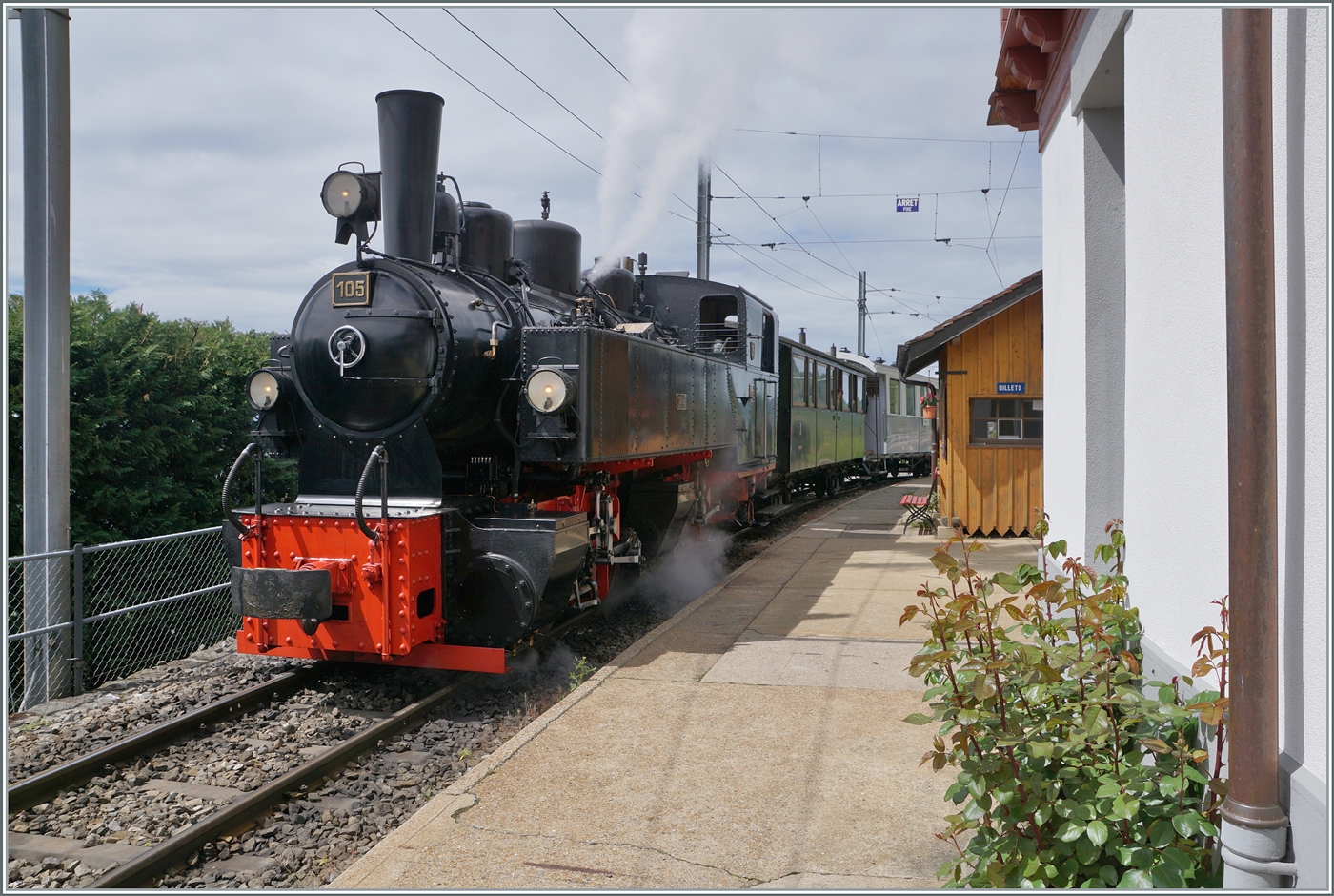 Die SEG G 2x 2/2 105 der Blonay Chamby Bahn ist mit dem ersten Dampfzug der Saison von Blonay nach Chaulin in Chamby angekomnmen. 

4. Mai 2024