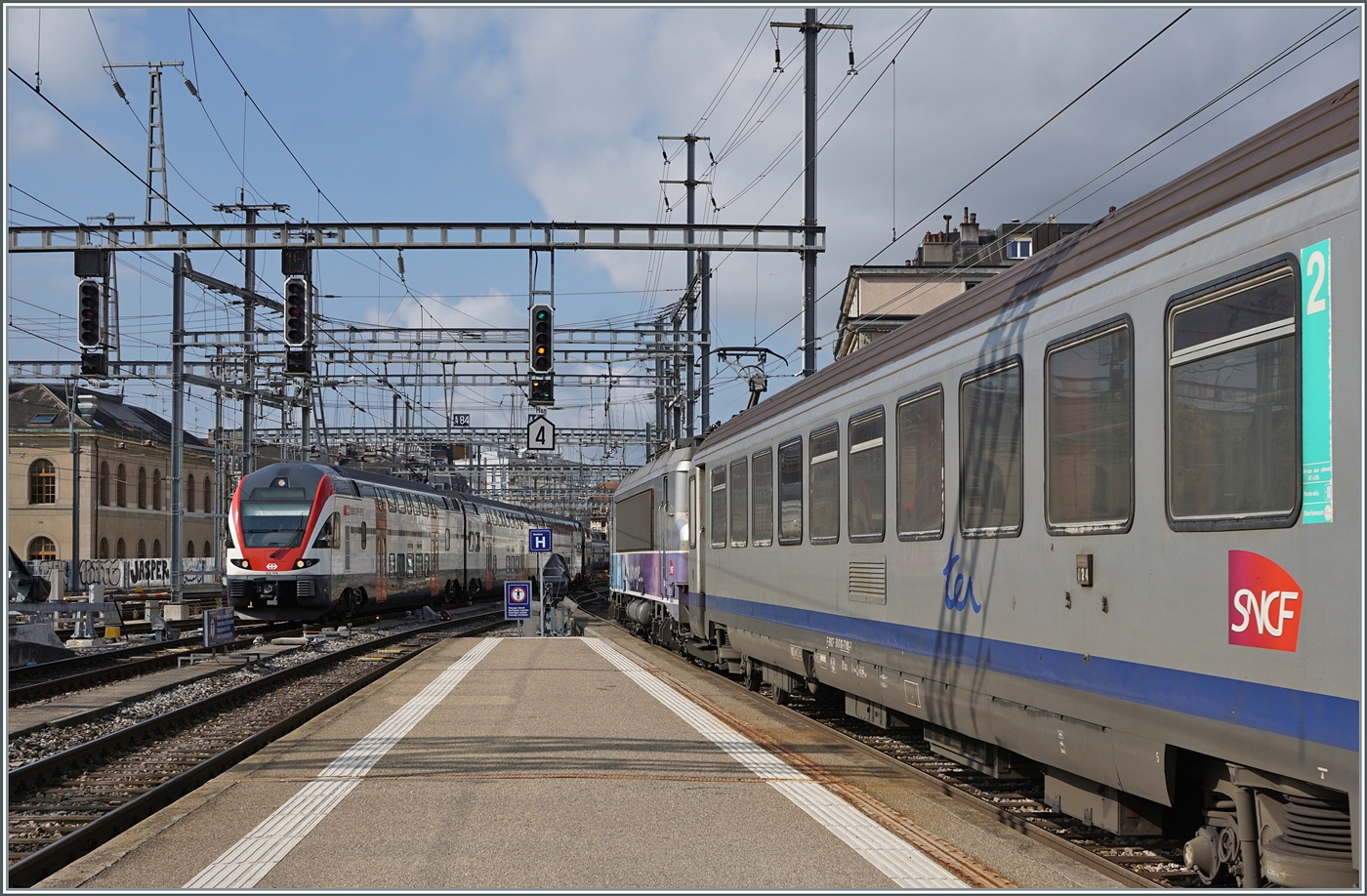 Die SNCF BB 22397 verlässt Genève mit ihrem TER 96634 nach Grenoble und ich konnte es mir nicht verkneifen, den Zug auch auch dieser Perspektive nochmals zu fotografieren und zu zeigen, denn die Einsätze der einst weit verbreiteten  nez cassé  gehen strak zurück.

20. August 2024