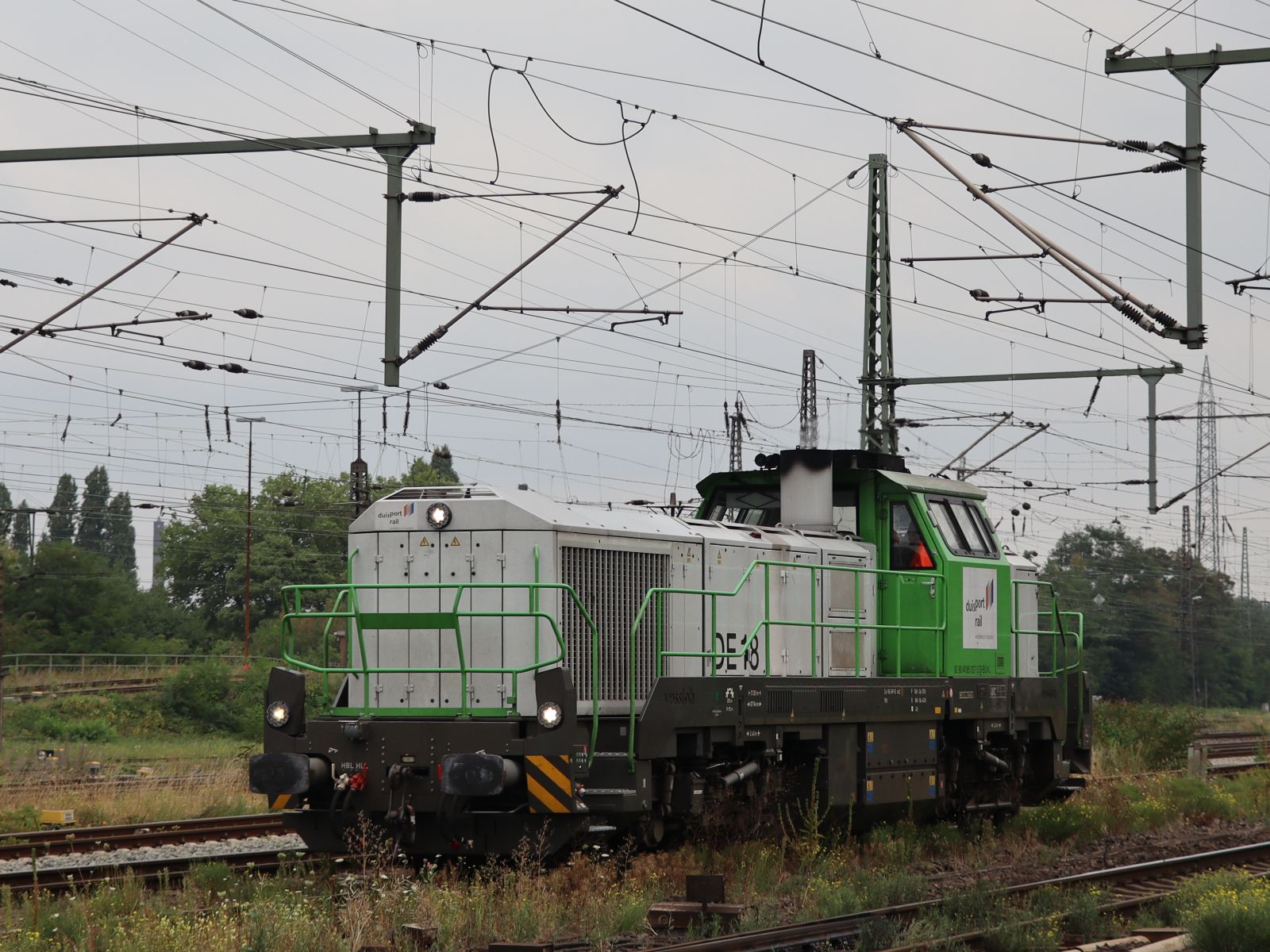 Duisport rail diesellok DE 18 (9280 4185 037-3 D-BUVL) Gterbahnhof Oberhausen West 18-08-2022.

Duisport rail dieselloc DE 18 (9280 4185 037-3 D-BUVL) goederenstation Oberhausen West 18-08-2022.