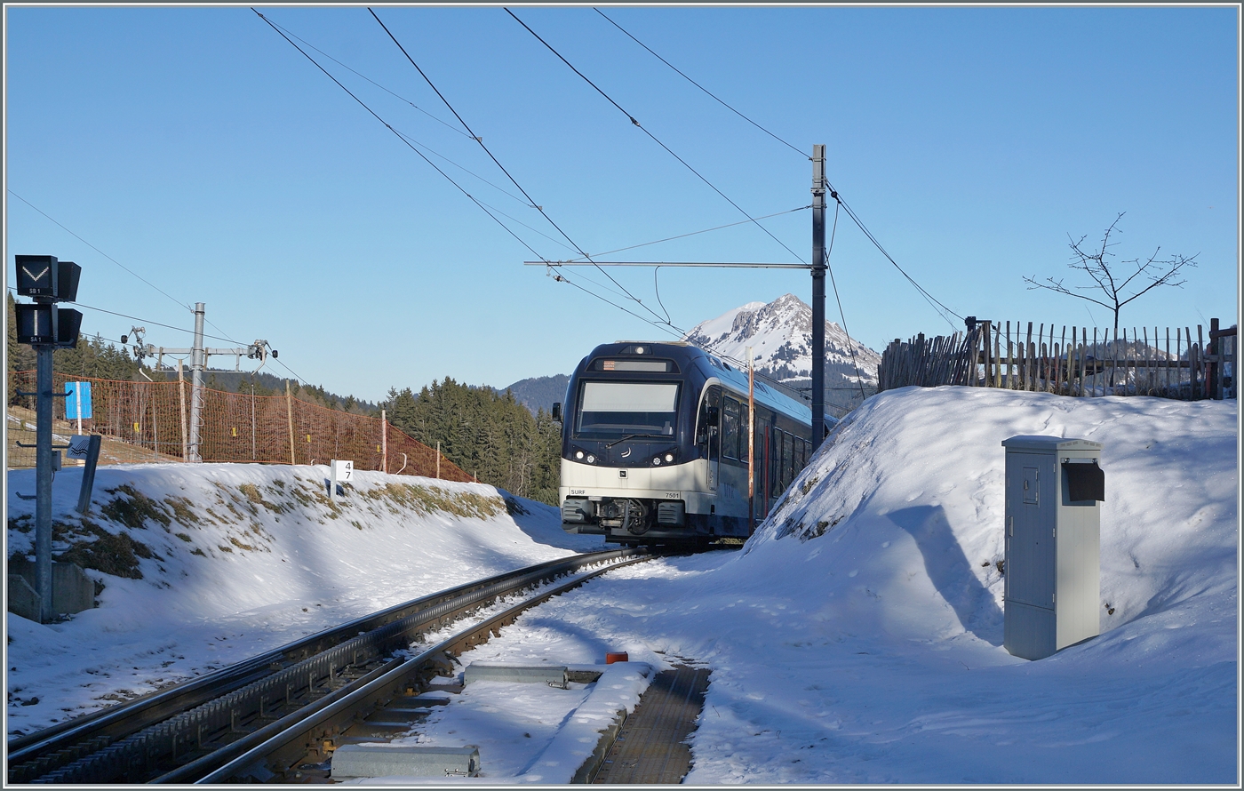 Ein CEV MVR ABeh 2/6 erreicht die Gipfelstation Les Pleiades. 

 15. Jan. 2025