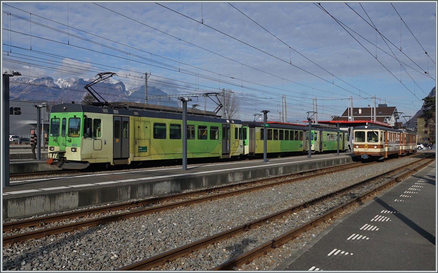 Ein dreiteiliger TPC ASD Zug aus BDe 4/4 Bt und BDe 4/4 in den aktuellen TPC Farben und ein TPC Al Pendelzug in den A-L Farbgebung stehen in Aigle. Beim A-L BDeh 4/4 mit Bt handelt es sich um den letzten Zug in der A-L Farbgebung. 

17. Feb. 2024