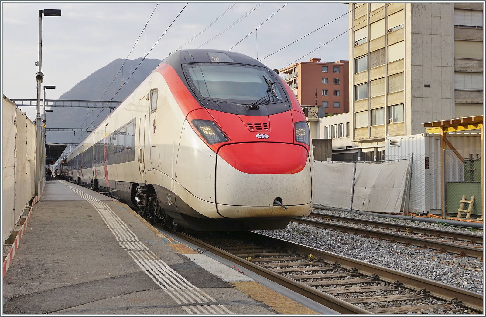 Ein SBB RABe 501  Giruno  erreicht Lugano. 

13.03.2023

