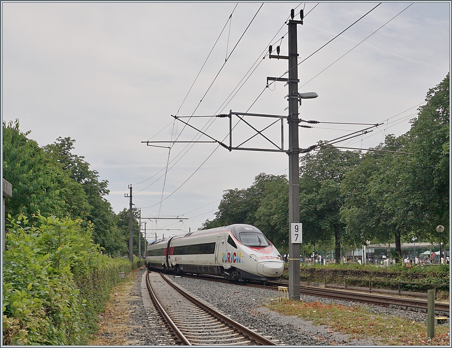 Ein SBB RABe 503 ist als EC in Bregenz von Zürich nach München unterwegs. 

18. Juni 2023