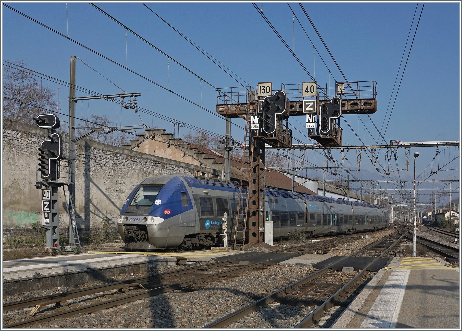 Ein SNCF TER erreicht seine Endstation Chamb�ry. 

22. M�rz 2022