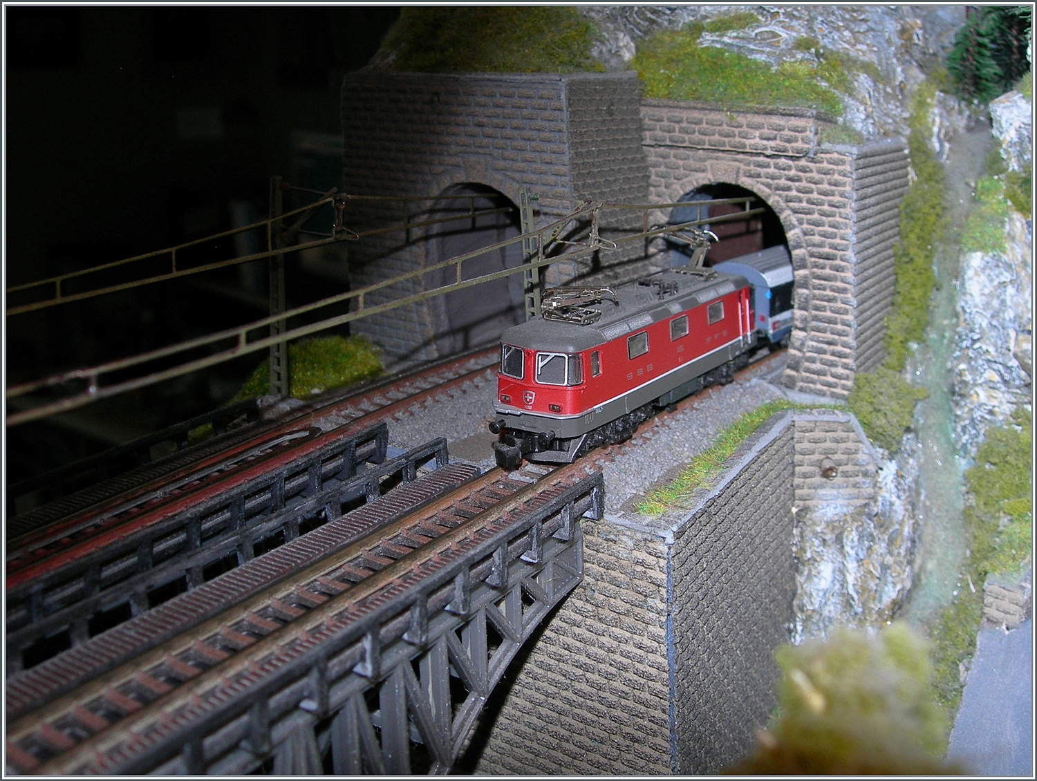 Eine bereits mehrfach gezeigte Stelle auf meiner Modellbahn aus einem etwas anderen Winkel. 

13.12.2023 