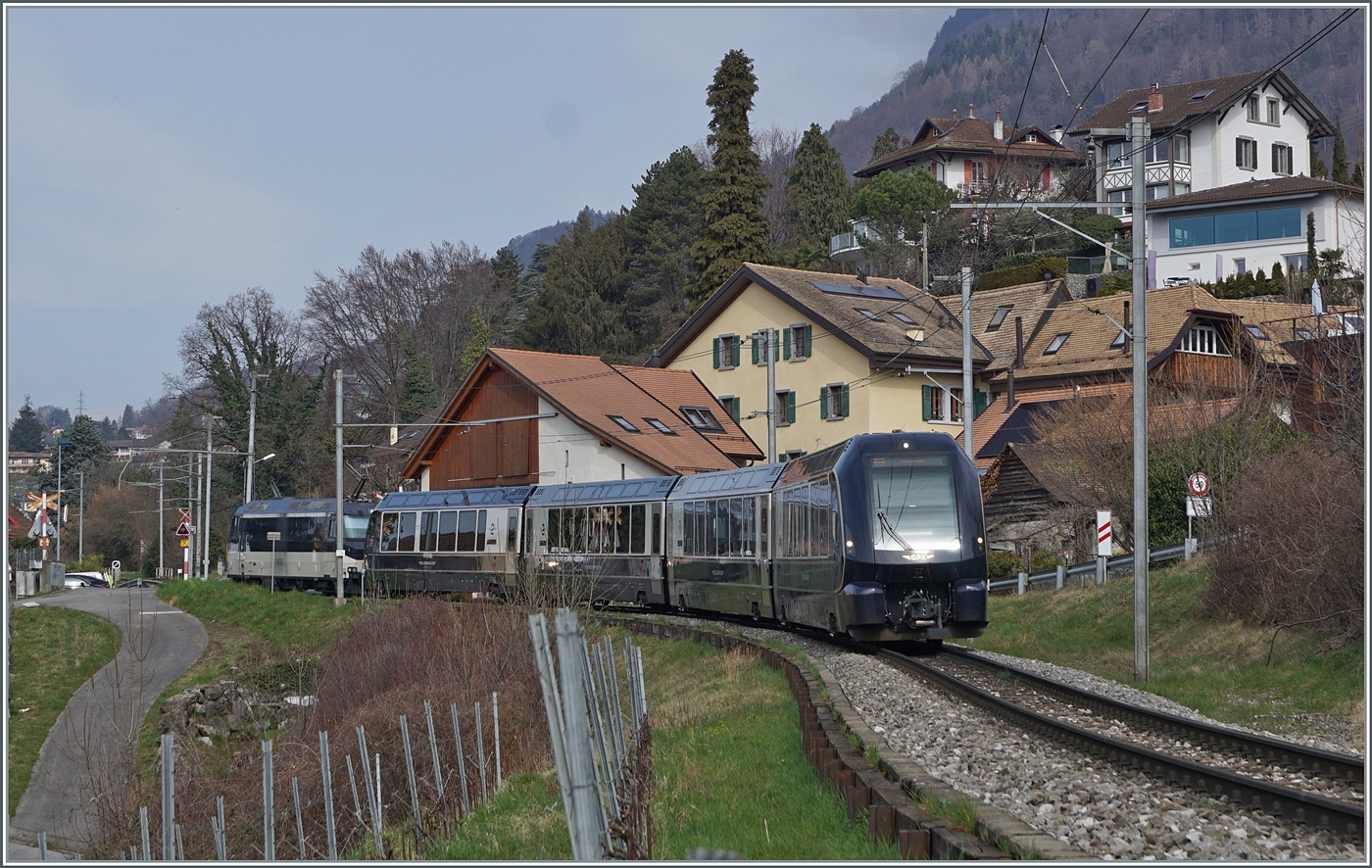 Eine MOB Ge 4/4 Serie 8000 ist mit ihrem GoldenPass Express bei Planchamp von Interlaken Ost nach Montreux unterwegs. Der Zug wurde in Zweisimmen umgespurt.

28. Feb. 2024