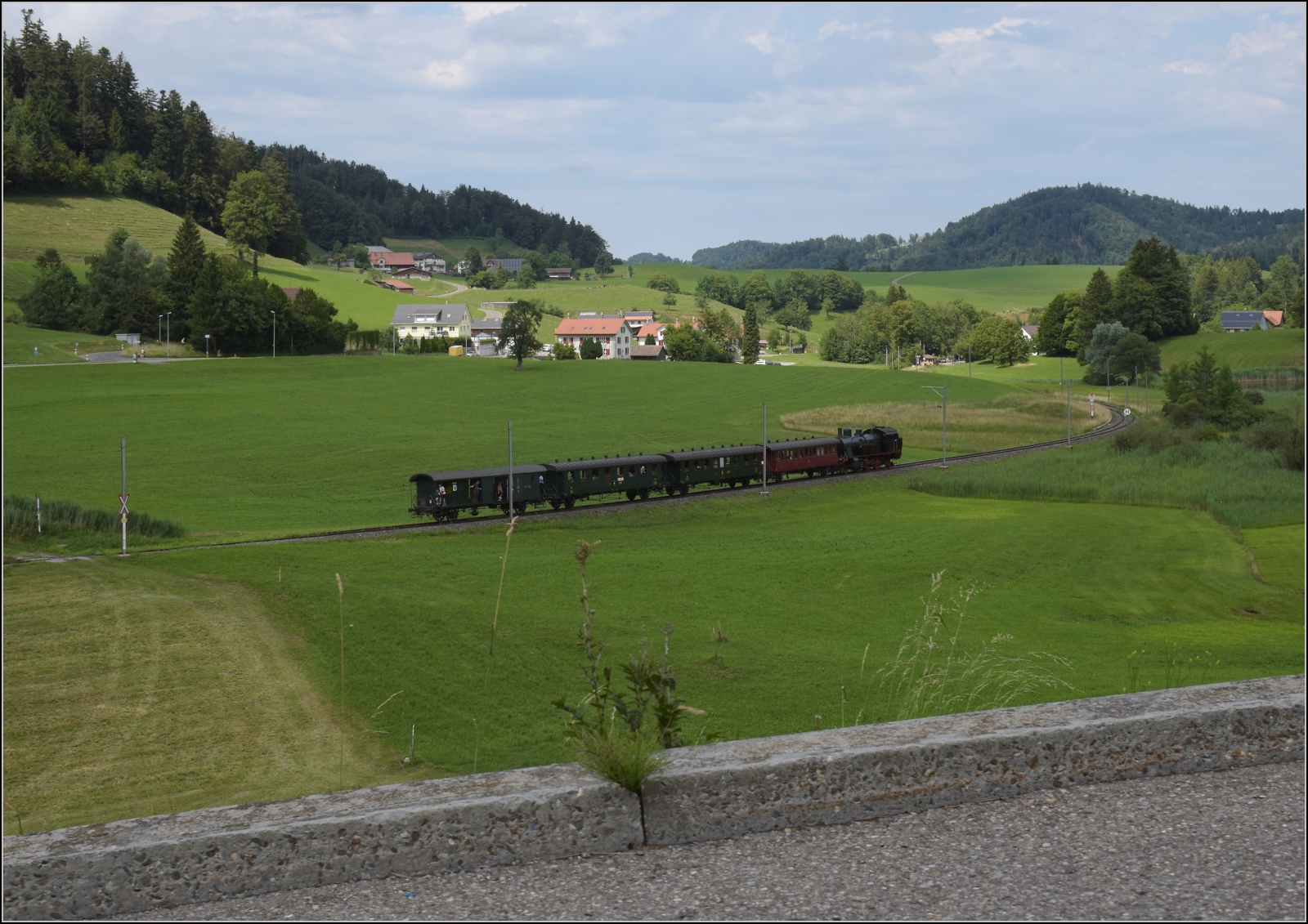 Fahrtag im Zürcher Oberland. 

Eb 3/5 9 der BT bei Neuthal. Juli 2023.