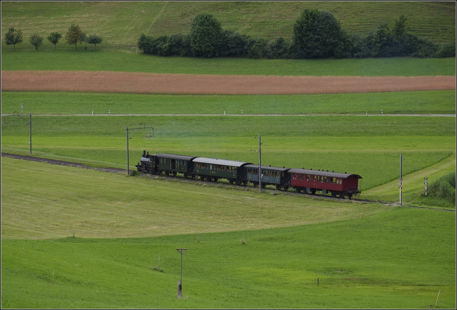Fahrtag im Zürcher Oberland.

Ed 3/3 401 der UeBB in Neuthal. Juli 2023.