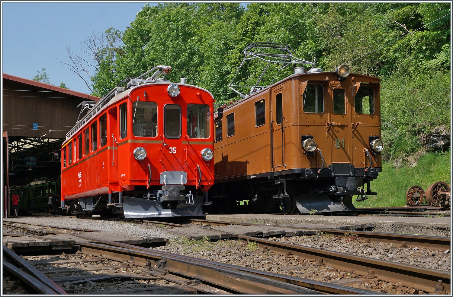 Festival Suisse de la vapeur / Schweizer Dampffestival 2023 der Blonay-Chamby Bahn: Neben der Überraschung in Form des RhB Bernina Bahn ABe 4/4 I N° 35 in Chaulin präsentierte sich die RhB Bernina Bahn Ge 4/4 81 gleich daneben und weckte Erinnerungen ans Bernina Festival zum 50 Jahre Jubiläum der Blonay-Chamby Bahn vor fünf Jahren.

29. Mai 2023