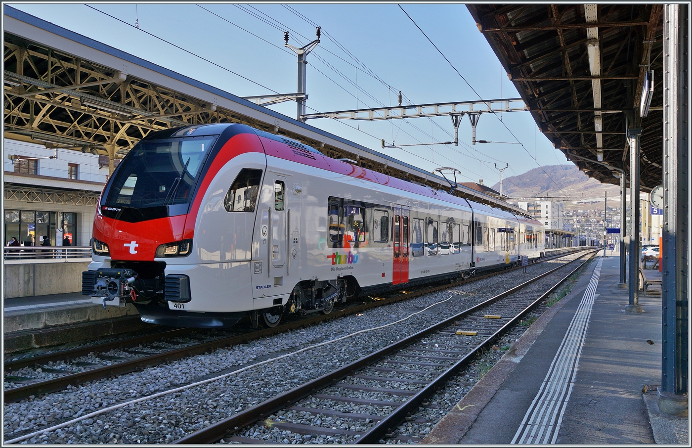 Im falschen Film, oder zumindest am falschen See der neue Thurbo EVO RABe 531 401 (94 85 0 401-3 CH-THB) steht in Vevey und wartet wohl auf die Weiterfahrt in Richtung Wallis. 

13. Jan. 2025
