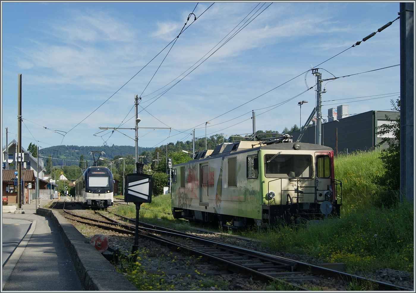 In Blonay wartet die abgestellte MOB GDe 4/4 6006 und der CEV MVR ABeh 2/6 7508 auf neue Aufgaben. 

9. Juli 2024