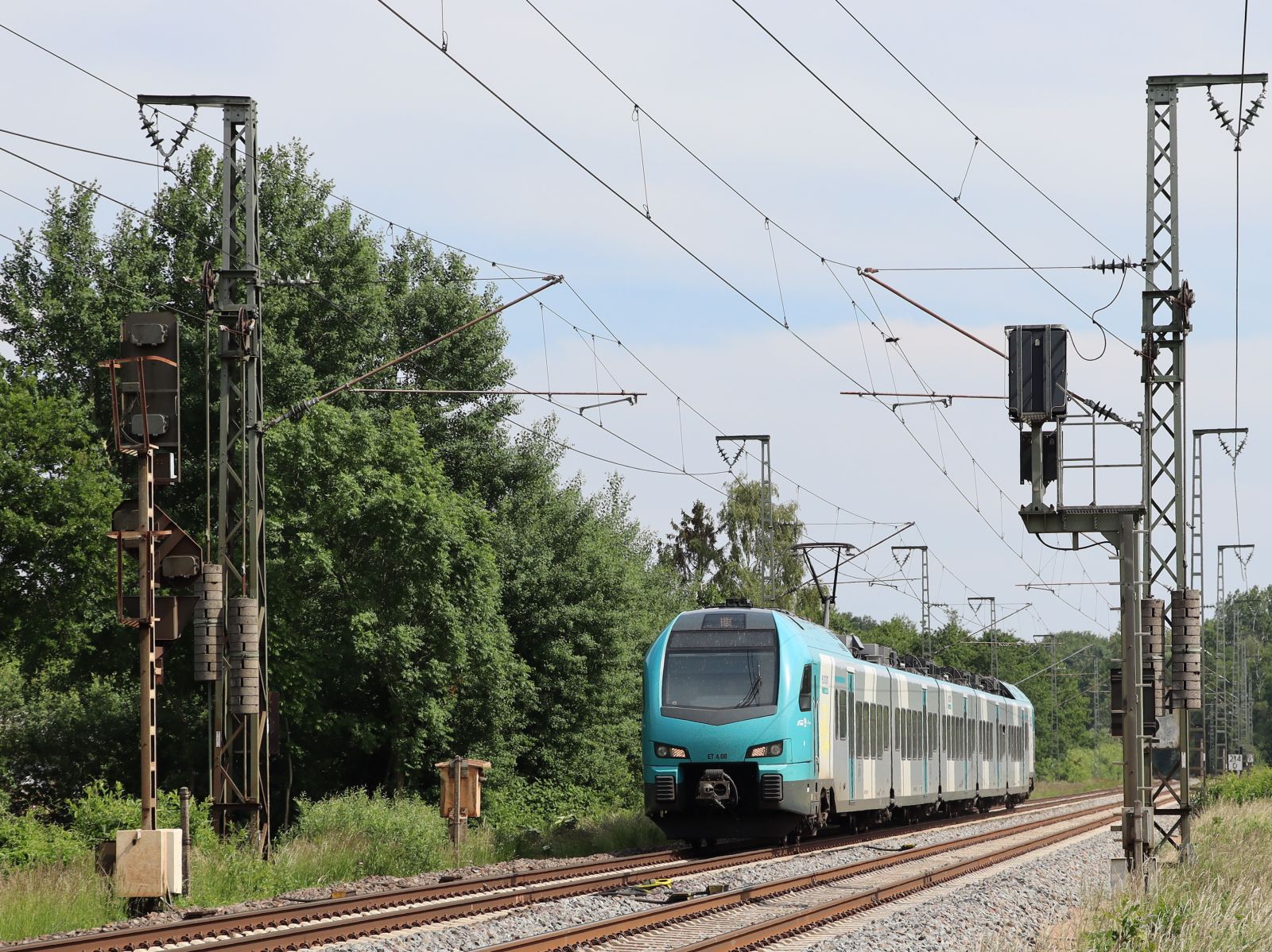 Keolis Eurobahn Stadler FLIRT 3 Triebzug ET 4.08 Devesstrae, Salzbergen 03-06-2022.

Keolis Eurobahn Stadler FLIRT 3 treinstel ET 4.08 Devesstrae, Salzbergen 03-06-2022.


