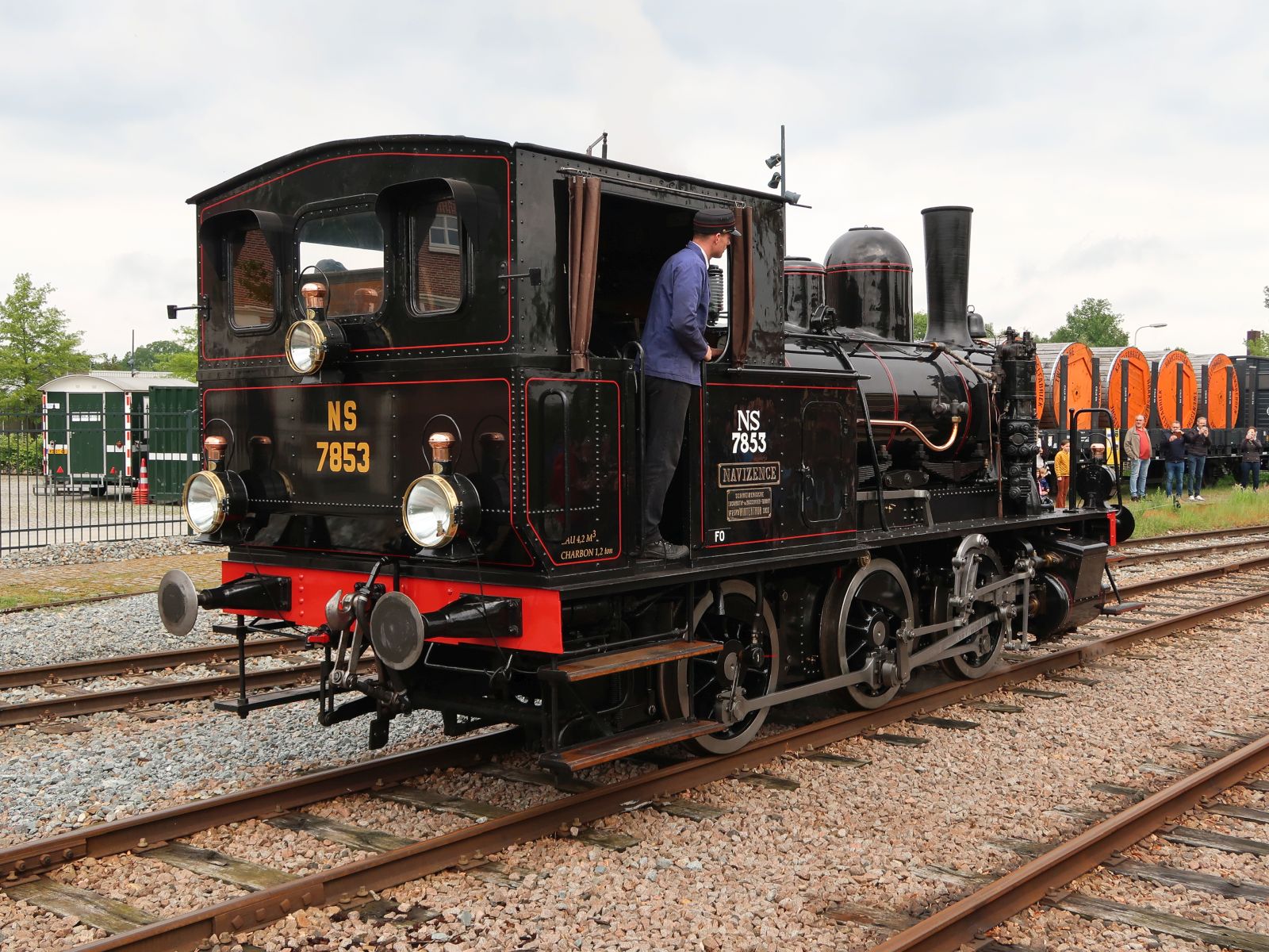 MBS (Museum Buurtspoorweg) Dampflokomotive Nummer 8. Baujahr 1910 Schweizerische Lokomotiv- und Maschinenfabrik, Winterthur, Schweiz. Bahnhof Haaksbergen 05-05-2024.


MBS (Museum Buurtspoorweg) stoomlocomotief 8 gebouwd door Schweizerische Lokomotiv- und Maschinenfabrik, Winterthur, Zwitserland bouwjaar 1910. Station Haaksbergen 05-05-2024.