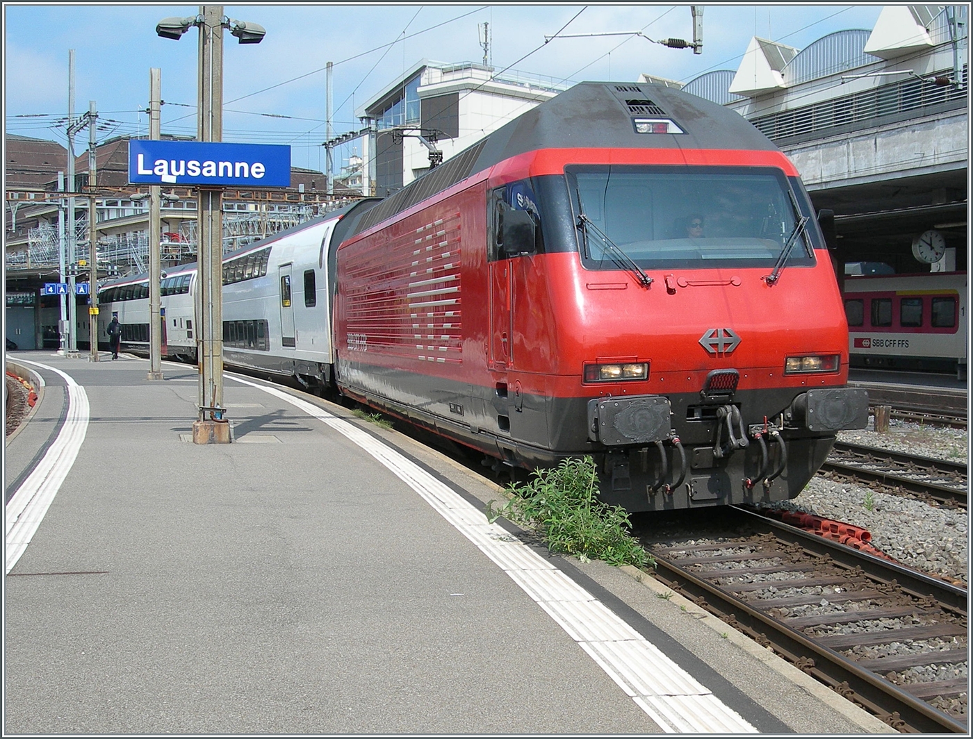 Mit einer SBB Re 460 an der Spitze verlässt ein IR 90 / IR 95 Lausanne in Richtung Wallis. 

9. Mai 2025