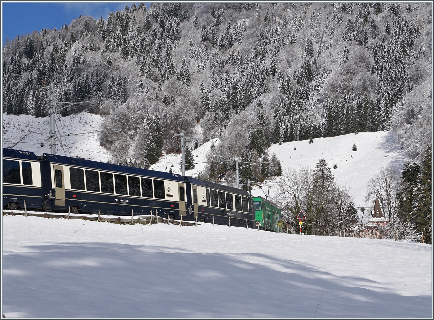 MOB BLS GoldenPass Express Impressionen beim verschneiten Les Avants.

3. Jan. 2025