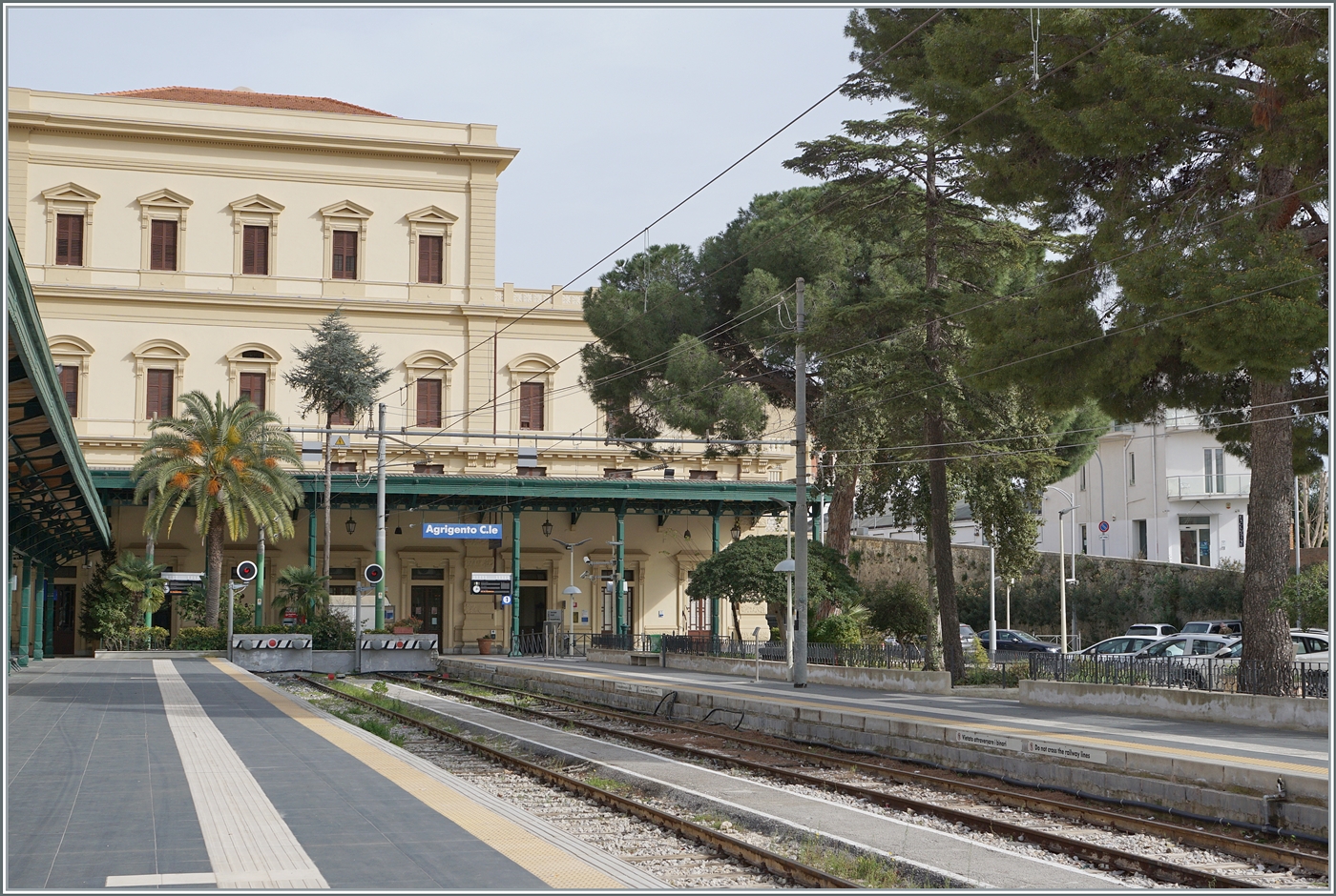 Neben dem Bahnhof von Taormina Giradina gehört für mich auch der Bahnhof von Agrigento zu den besonders schönen Bahnhöfen von Sizilien (bzw. Italien).

5. März 2026