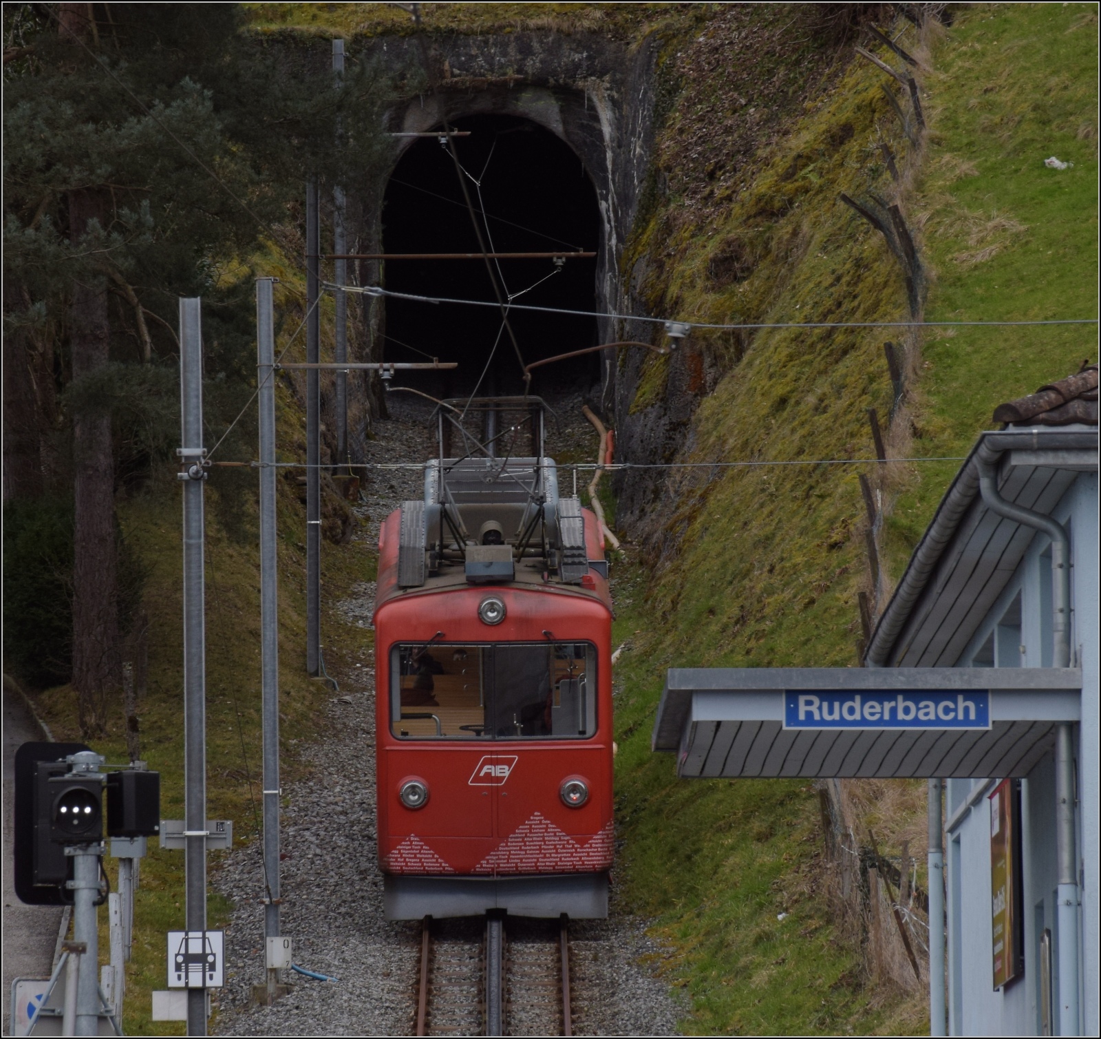 S26-BB-und-IGS-Minitreffen.

BDeh 1/2 1 'Liseli' macht sich auf den Weg in den Schutztunnel. Ruderbach, Februar 2023.