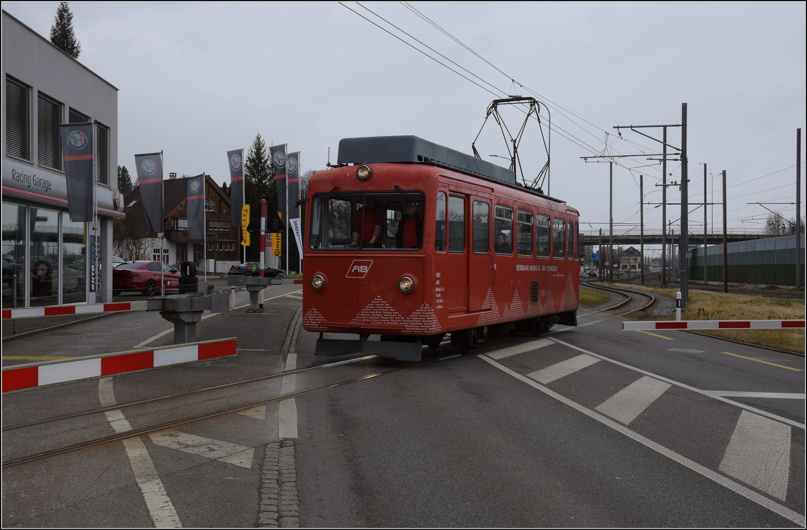 S26-BB-und-IGS-Minitreffen.

Lummerland 2.0, Version CH. Natrlich elektrisch und mit Zahnrad. Diese Bahn ist wirklich ein Kleinod. BDeh 1/2 1 'Liseli' in Ruderbach, Februar 2023.