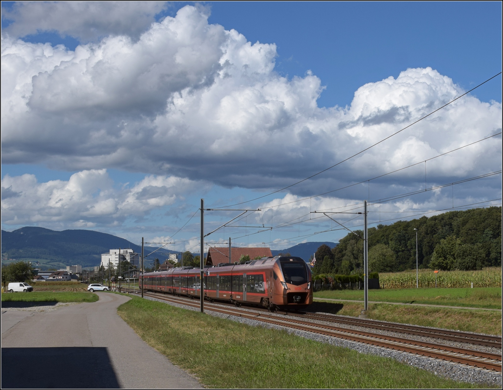 Traverso RABe 526 113 'Hochdorf' der SOB unterwegs Richtung Burgdorf. Herzogenbuchsee, September 2022.