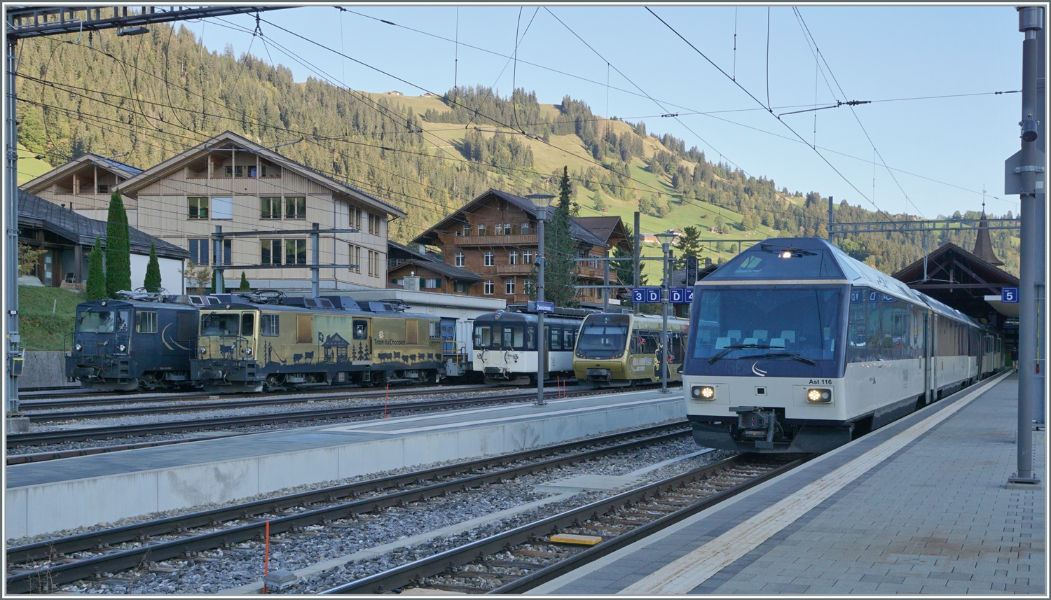 Viel MOB in Zweisimmen - Von Links nach Rechts:  GDe 4/4 6002 und 6003, Be 4/4 1006, Be 4/4 (Lenkerpendel) und der Ast 116. 

7. Okt. 2023