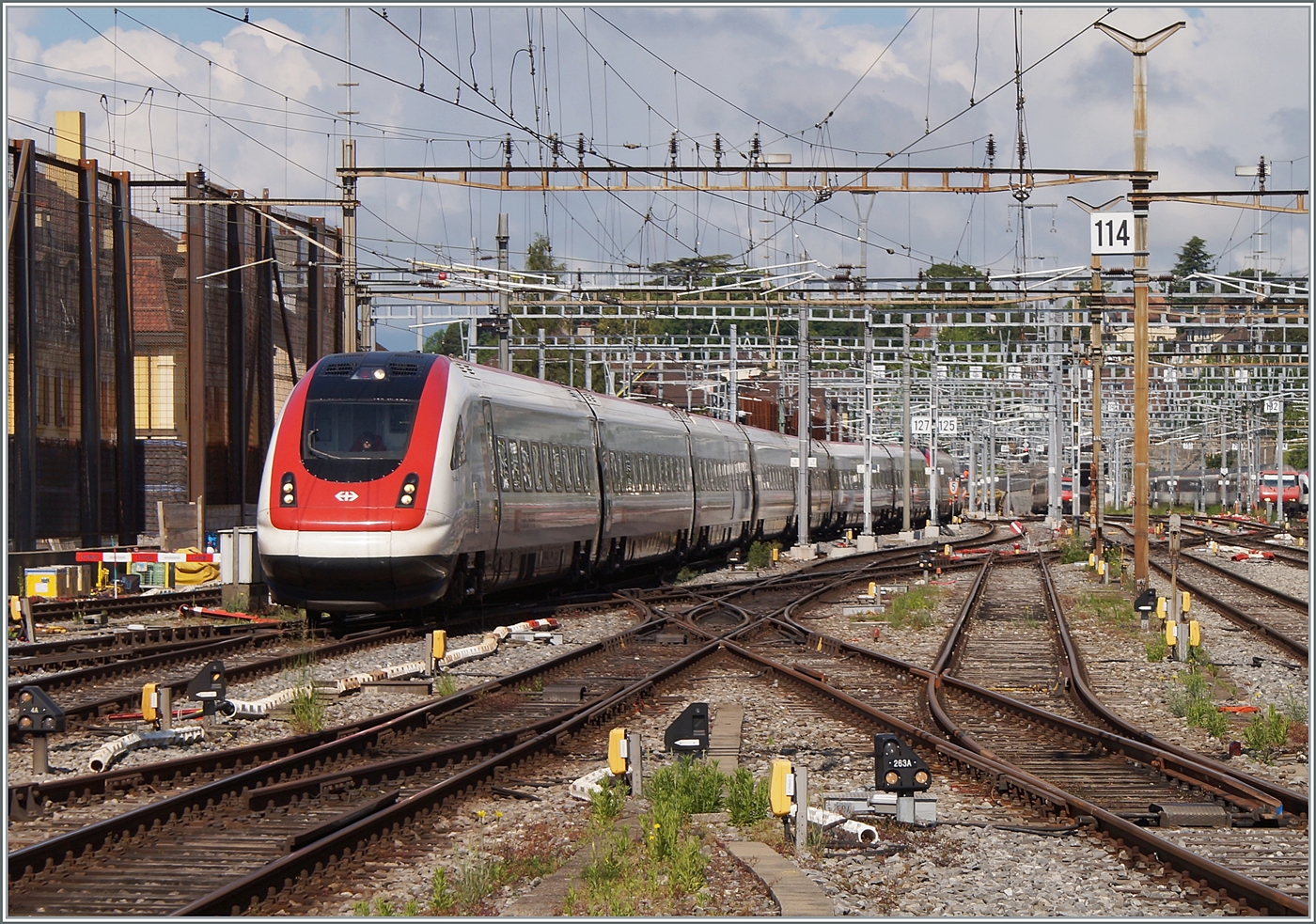 Zwei SBB ICN RABe 500 von Zürich kommend erreichen ihr Ziel Lausanne. 

25. Mai 2024