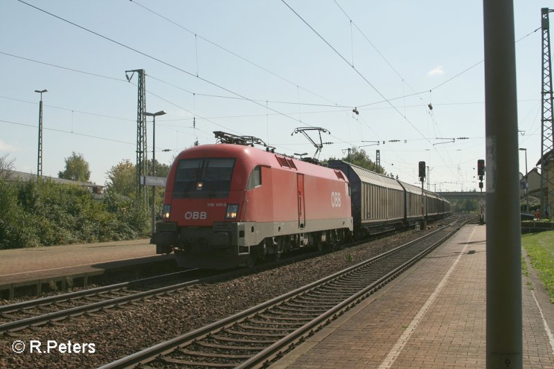 1116 021-5 durchfhrt Obertraubling mit ein Gedeckten Gterzug. 13.09.07