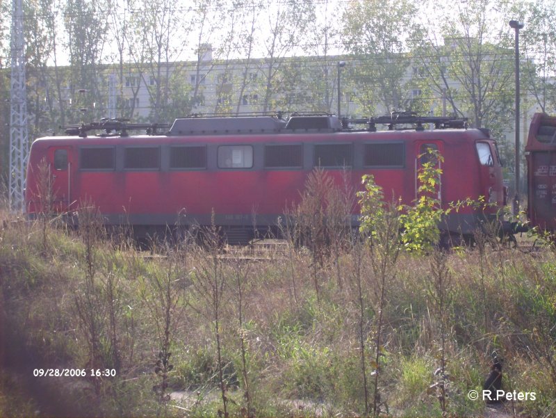 140 187-6 steht abgebgelt in Eisenhttenstadt mit ein gemischten Gterzug. 28.09.06