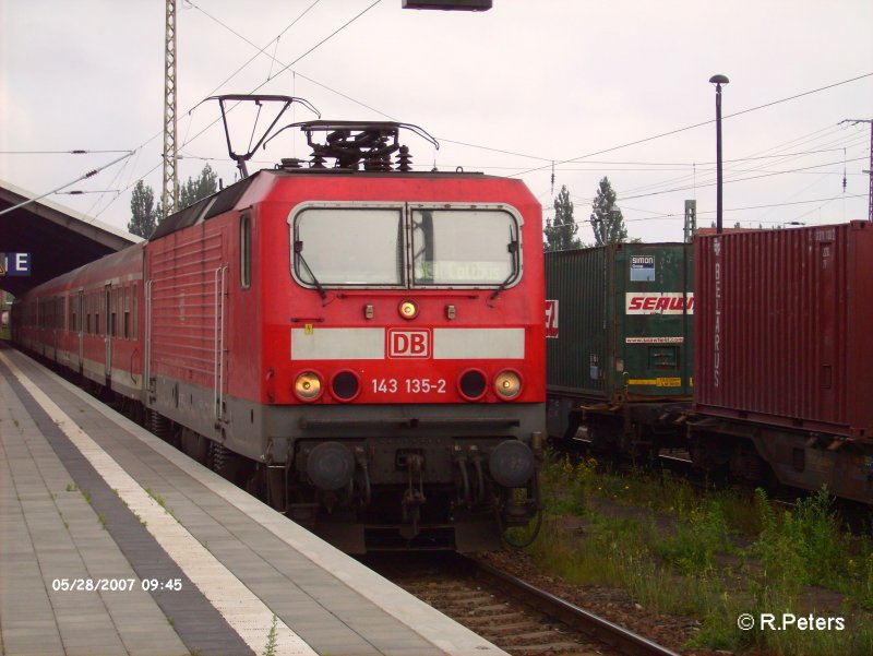 143 135-2 startet in Frankfurt/Oder mit der RB11 Cottbus. 28.05.07