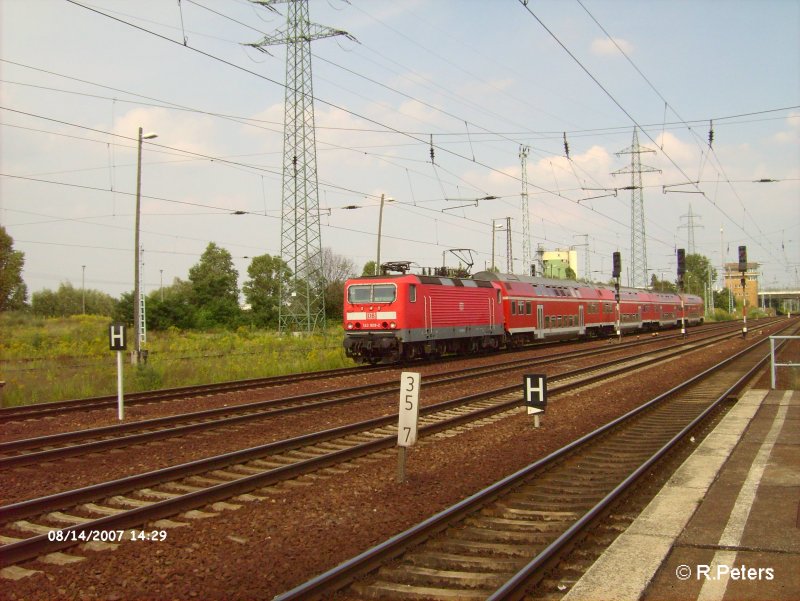 143 809-2 erreicht Berlin-Schnefeld mit den RE7 Lutherstadt Wittenberg. 14.08.07