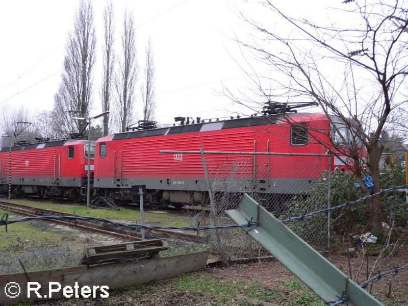 143 949-6 steht mit 143 353-1 stehen im BW-Dsseldorf Altstadt hinterstellt. 06.01.06