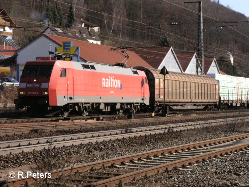 152 061-8 durchfhrt Gemnden mit ein gemischten Gterzug. 16.02.08