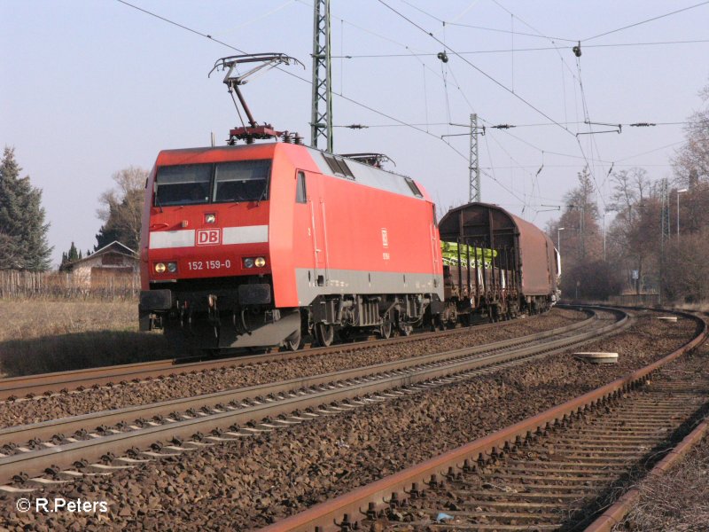 152 159-0 zieht ein gemischten Gterzug bei Geisenheim. 13.02.08