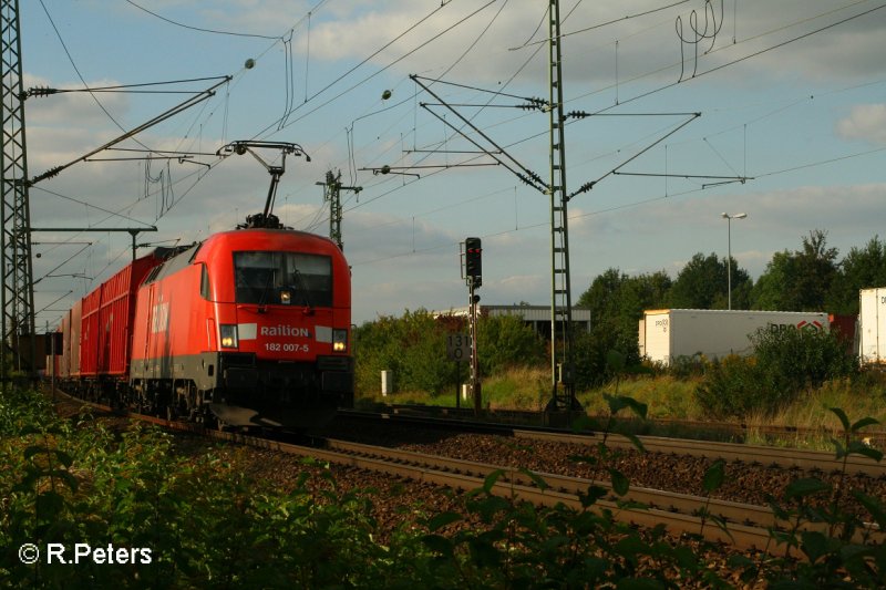 182 007-5 zieht ein Gedeckten Gterzug durch Obertraubling. 13.09.07