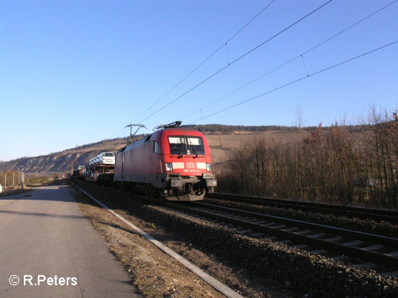 182 014-1 zieht bei Thngersheim ein gemischten Gterzug. 16.02.08