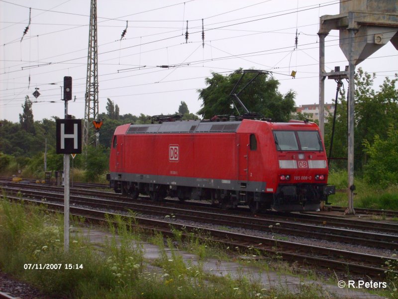 185 008-0 rollt solo von der Oderbrcke komment in Frankfurt/Oder ein.11.07.07