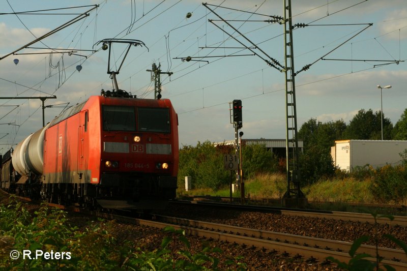 185 044-5 zieht ein gemischten Gterzug bei Obertraubling. 13.09.07