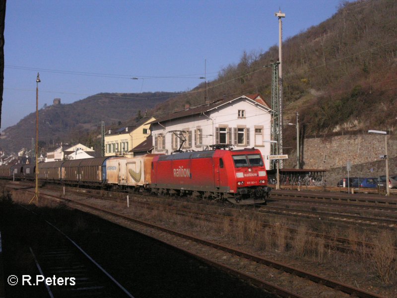 185 183-1 hlt kurz in Lorch an dem Rhein umd den  Fahren auf Befehl  abzu holen. 12.02.08