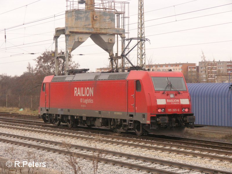 185 265-6 rckt in Frankfurt /Oder in Richtung Oderbrcke aus. 28.12.07