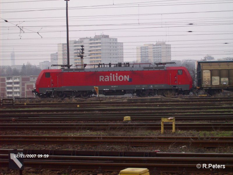 189 067-2 steht mit ein Gterzug in Frankfurt/Oder abgestellt. 21.02.07